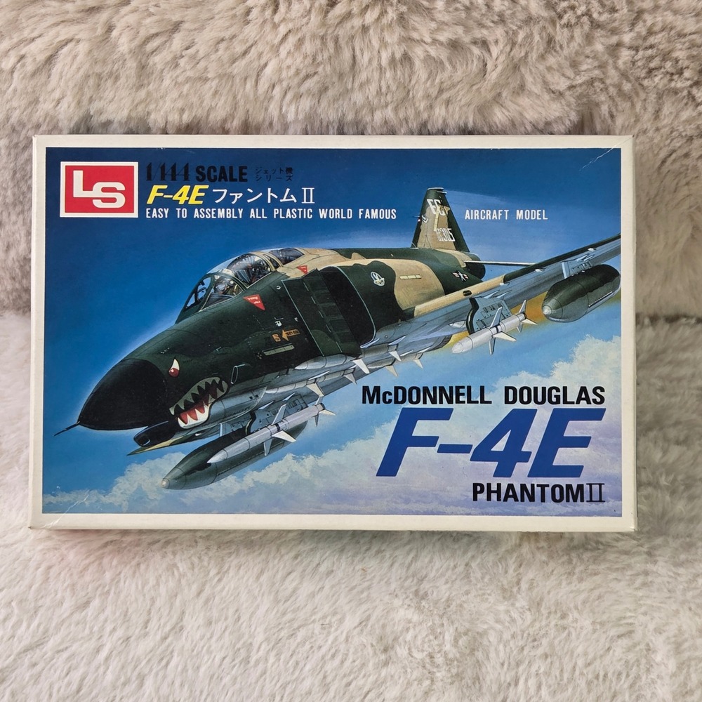 LS 1/144 Scale McDonnell Douglas F4E Phantom‎ II Jet Aircraft Model Kit Open Box